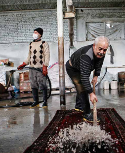 شستشوی سنتی قالی در قالیشویی فرمانیه