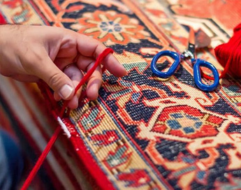خدمات تخصصی و حرفه ای رفوی فرش در قالیشویی فرمانیه